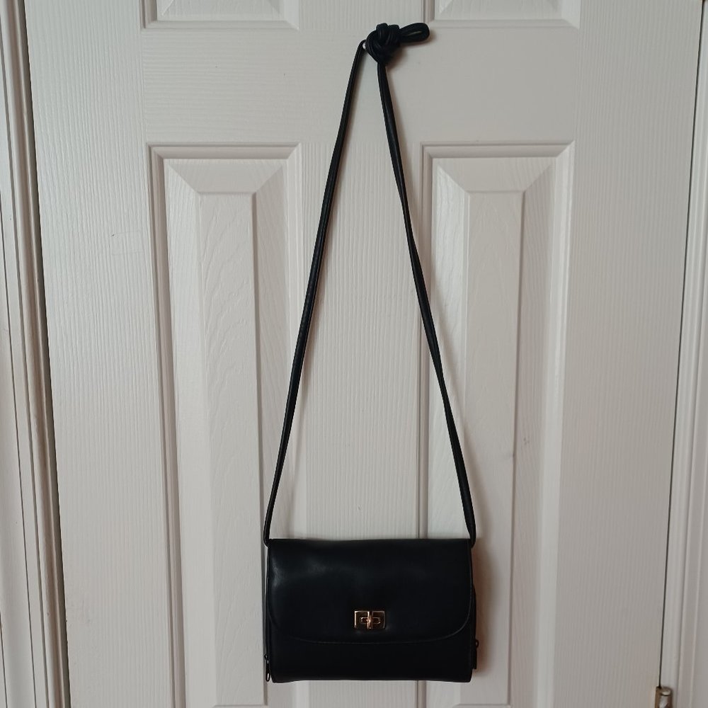 NWOT--BLACK CROSSBODY/CLUTCH CONVERTIBLE PURSE WITH  BUILT-IN WALLET!